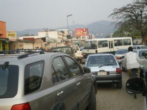 Feierabendverkehr in Buja